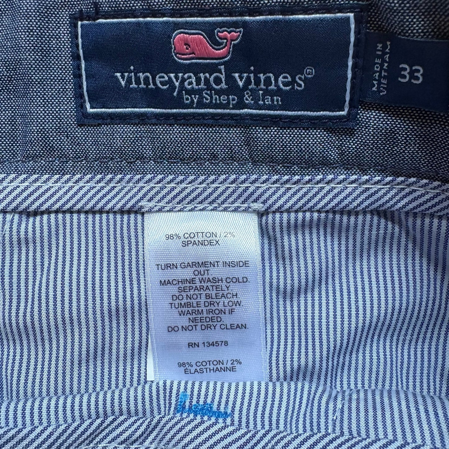 Vineyard Vines royal blue pineapple embroidered mens chino shorts SIZE 33