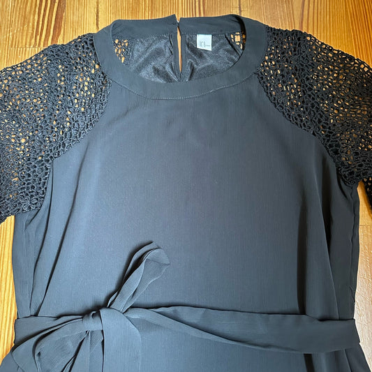 H&M black lace sleeve tie dress SIZE M