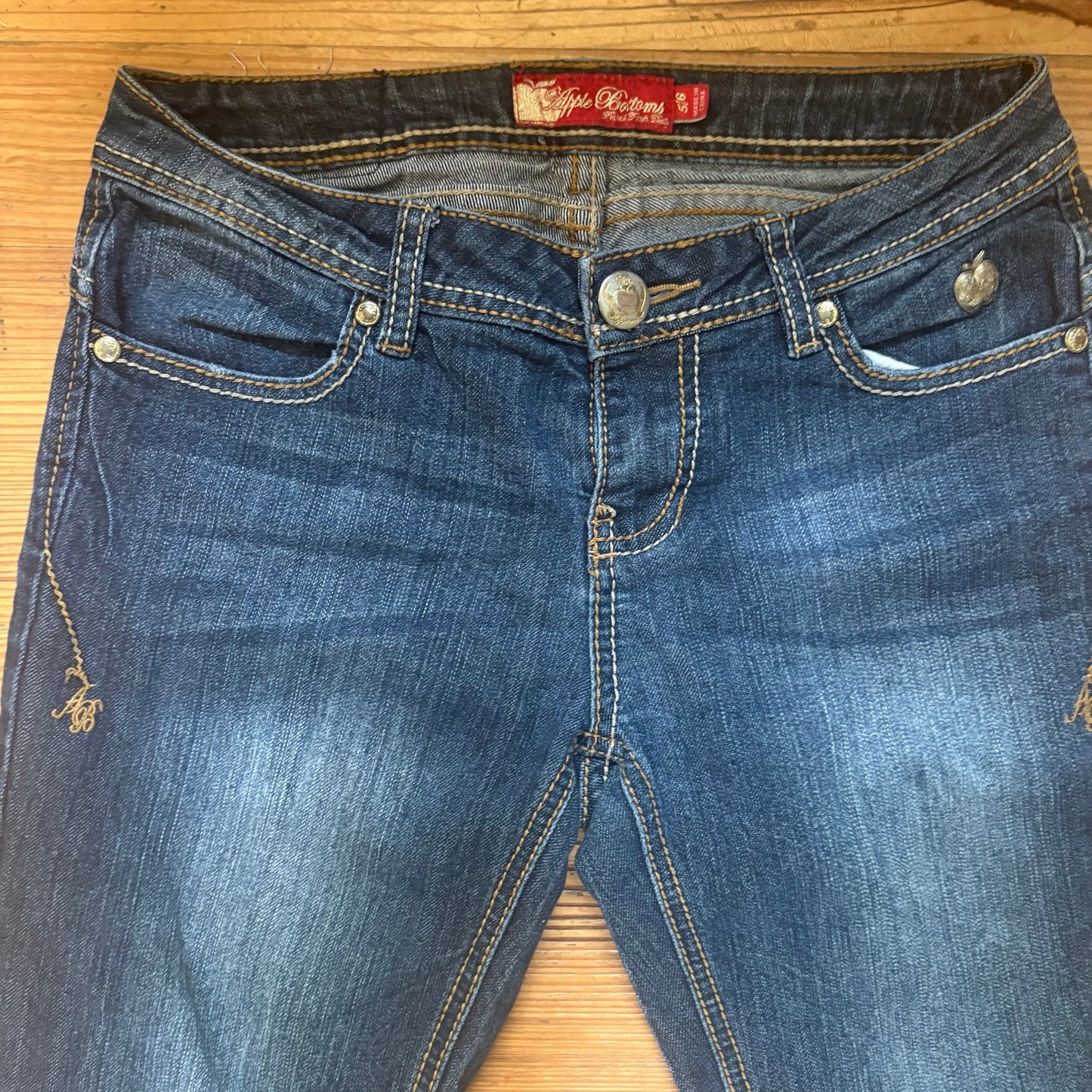 Apple Bottoms dark wash y2k gold apple pockets skinny womens jeans SIZE 6