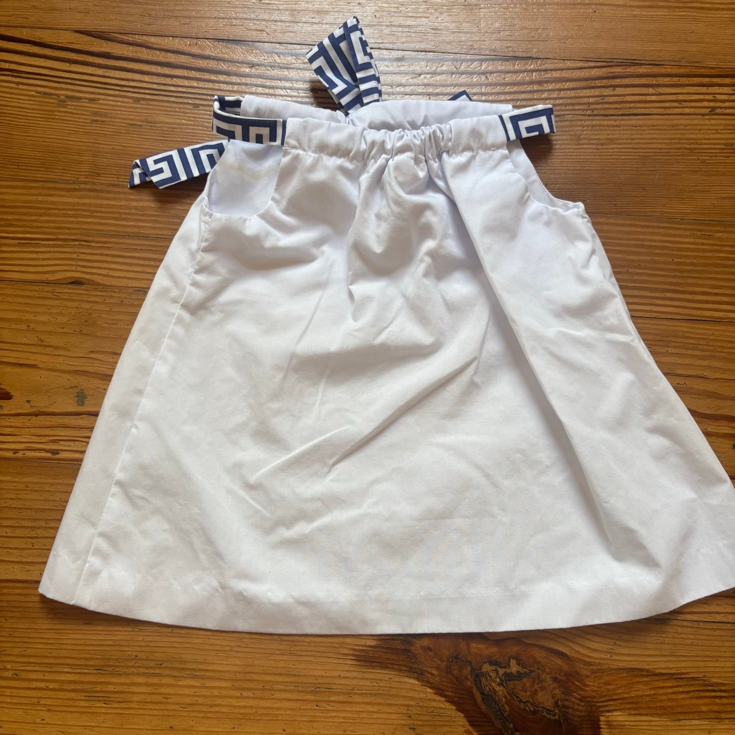 Shrimp & Grits Kids white sleeveless navy geometric bow shirt SIZE 5