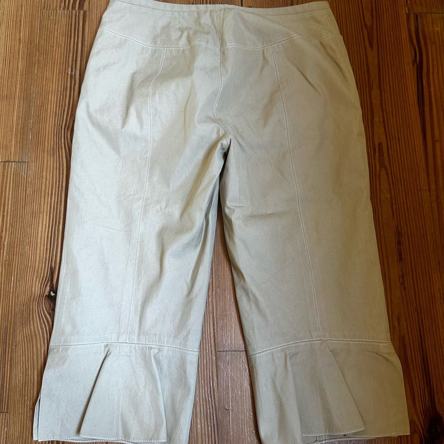 Marc Jacobs beige mid rise ruffle y2k cropped pants SIZE 6