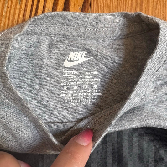Nike Air light gray black graphic cotton short sleeve shirt SIZE 6