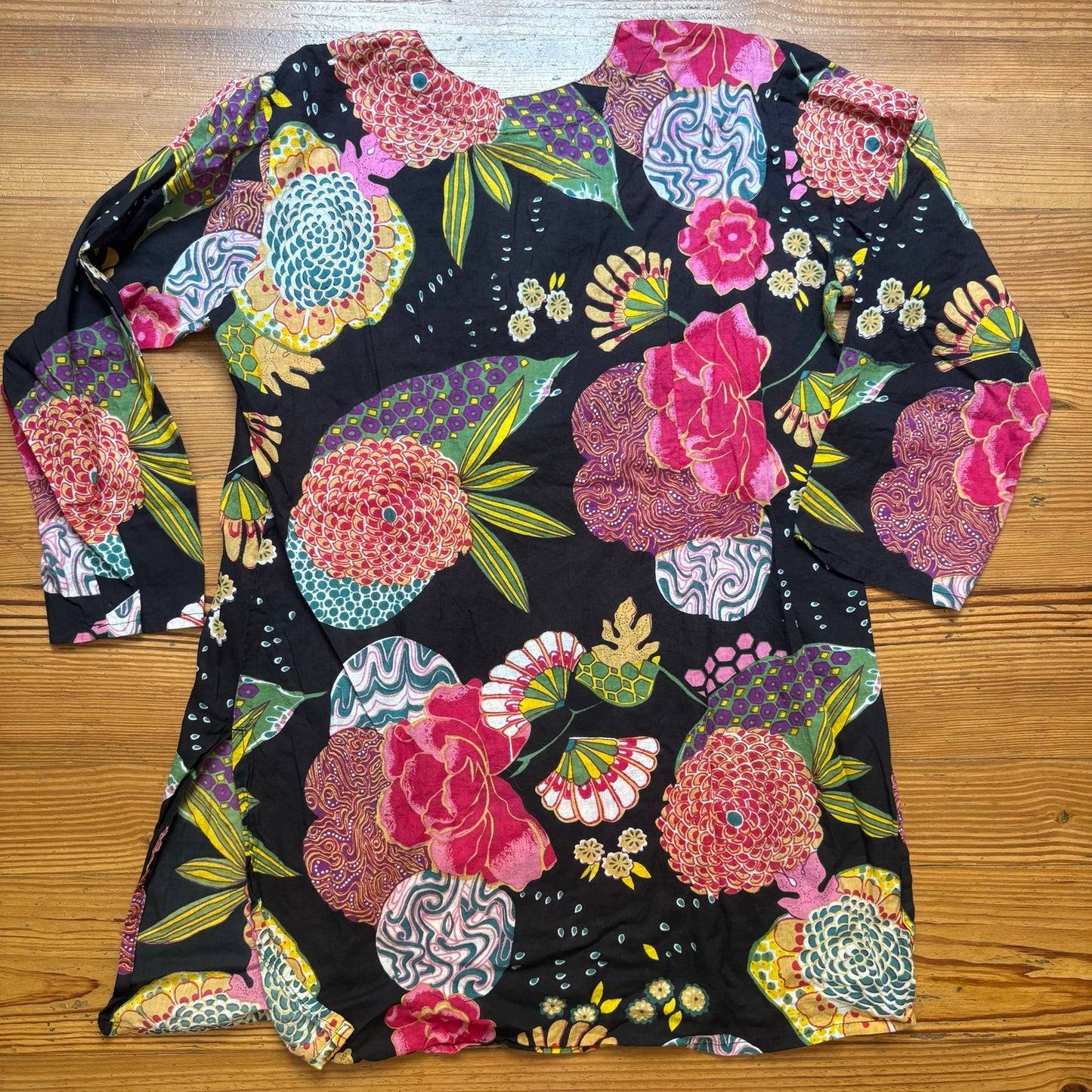 Black floral cotton plunge neckline long sleeve tunic shirt SIZE L