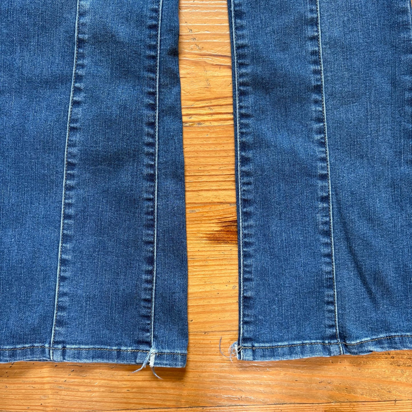 Sofia by Sofia Vergara dark wash lace fly bootcut jeans SIZE 2