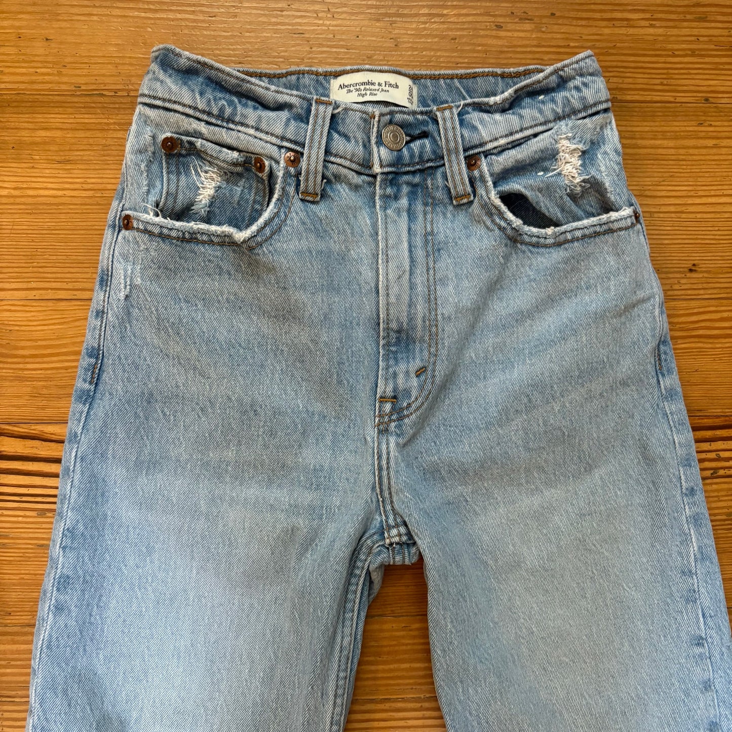 Abercrombie & Fitch light wash distressed 90s relaxed high rise jeans SIZE 00