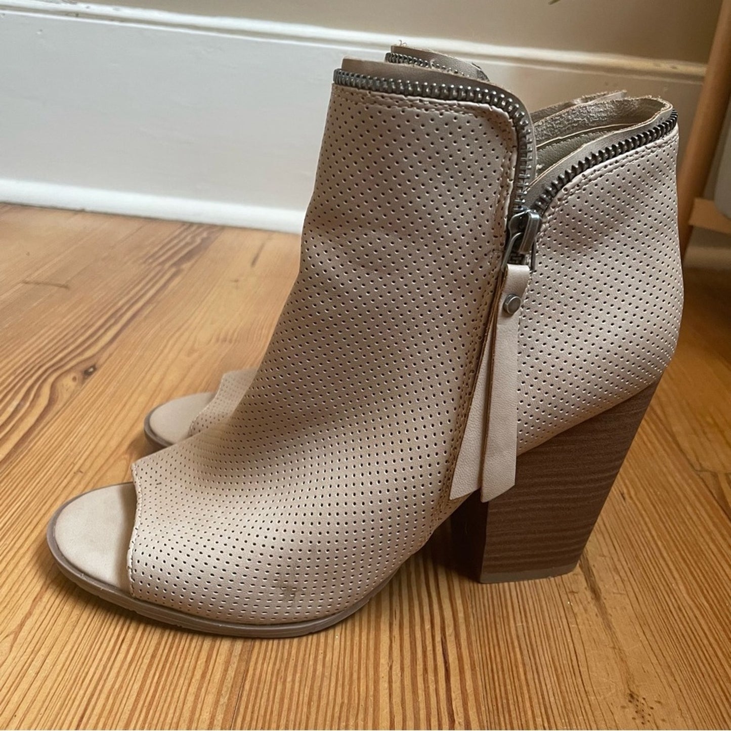 Dolce Vida faux leather beige heeled peep toe bootie SIZE 8.5