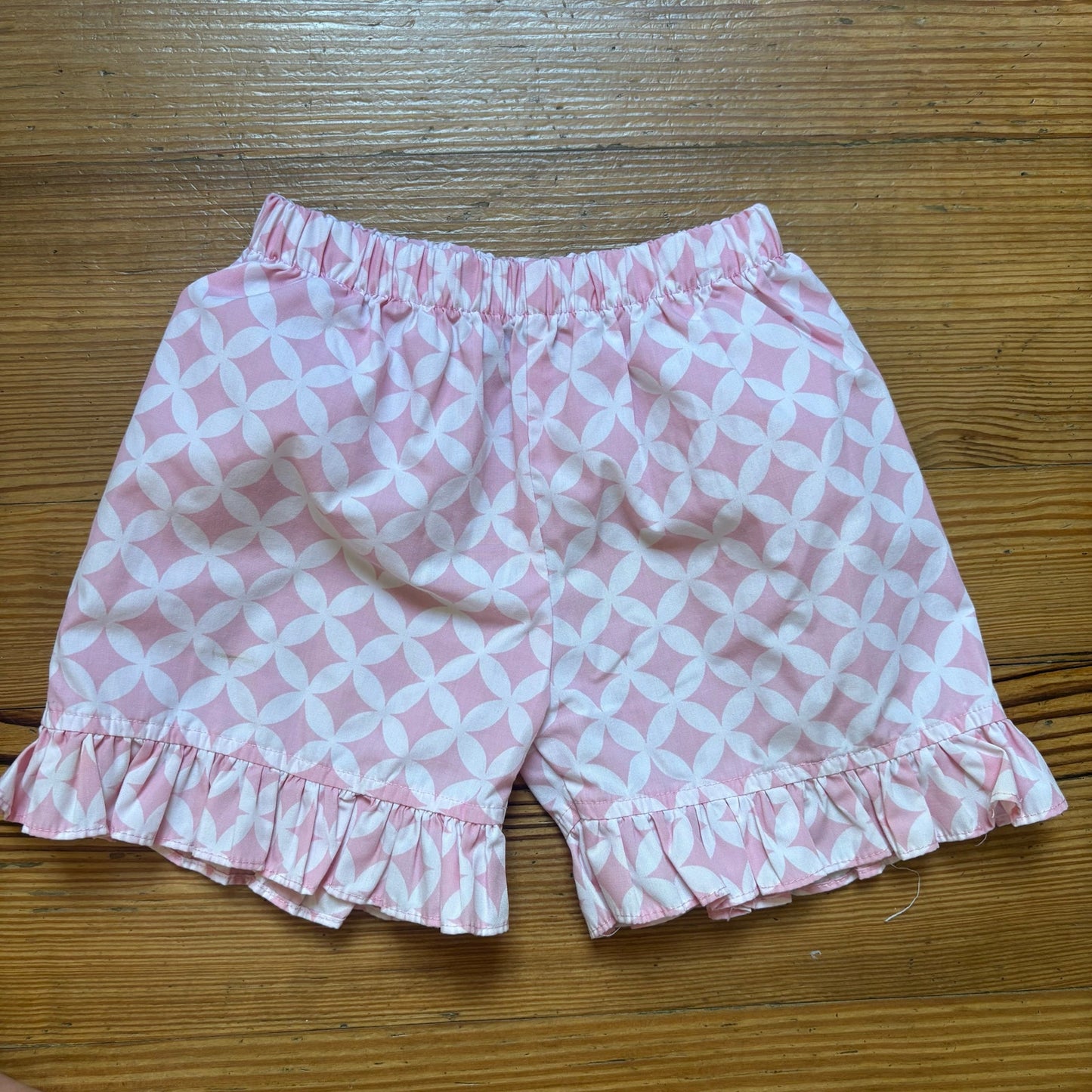 Shrimp & Grits Kids pink geometric ruffle trim girls shorts SIZE 2T
