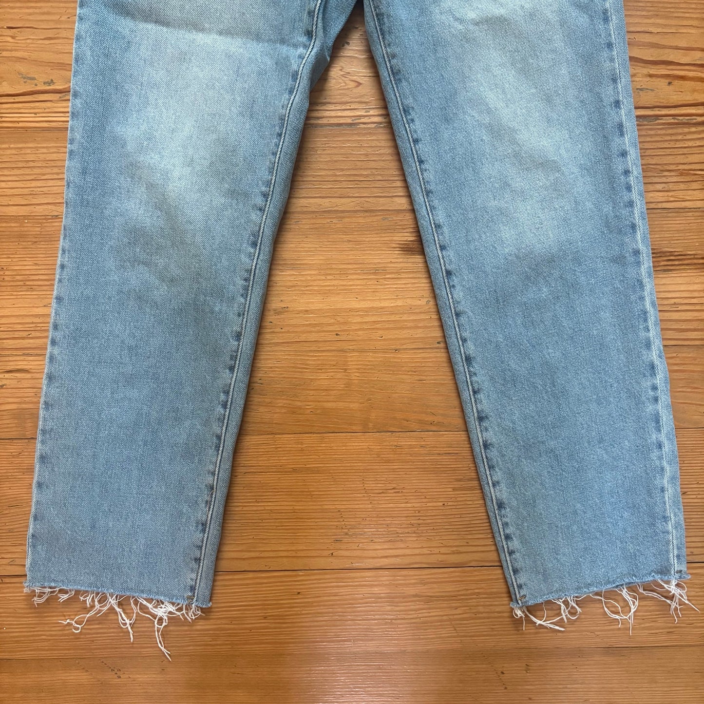 BDG Urban Outfitters light wash slim straight leg womens jeans SIZE 28