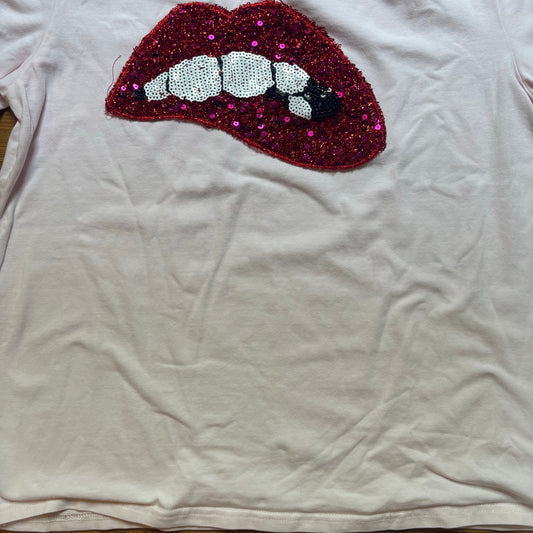 Shein light pink textured lips short sleeve graphic shirt SIZE XL