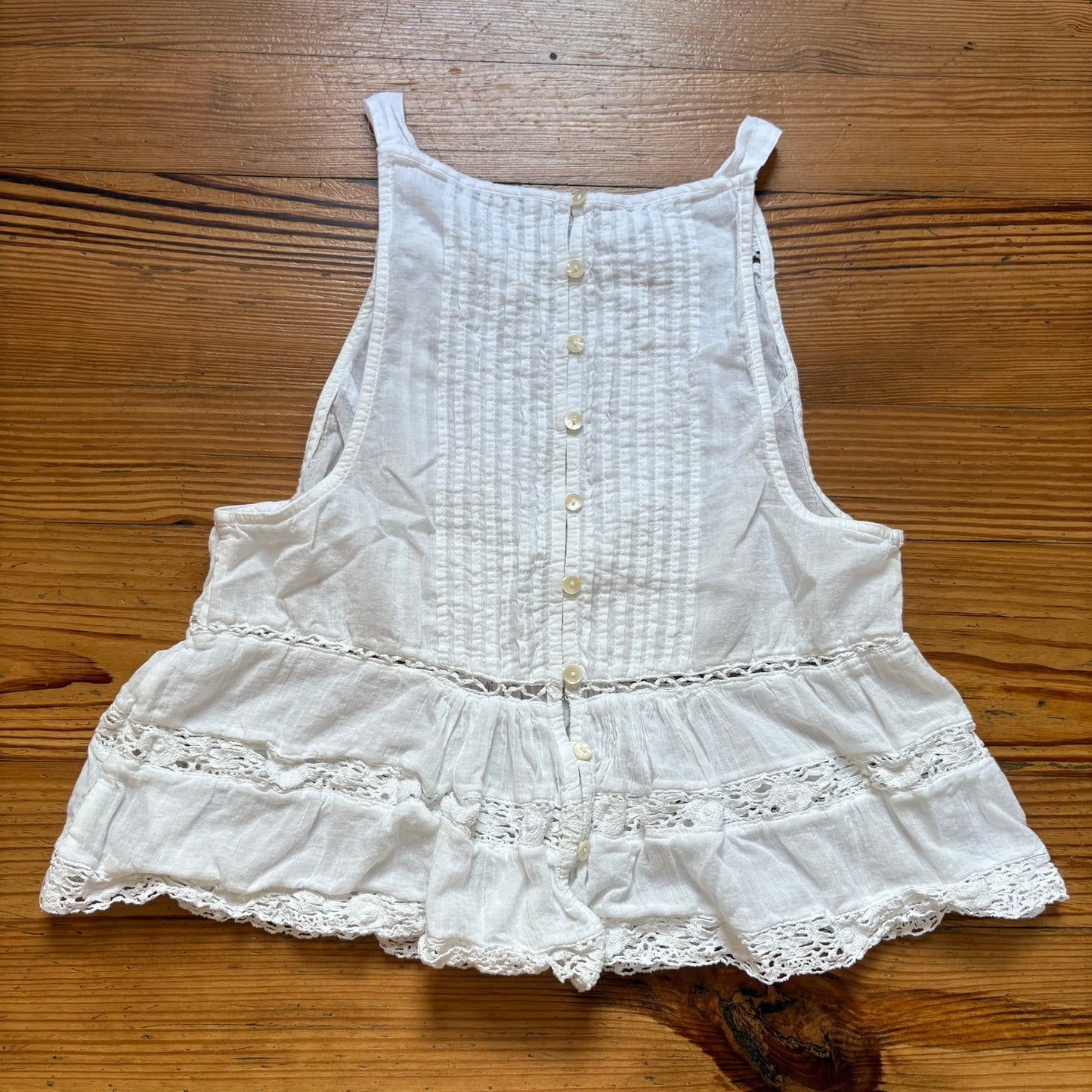 Free People white lace sleeveless cotton ruffle bottom tank SIZE XS
