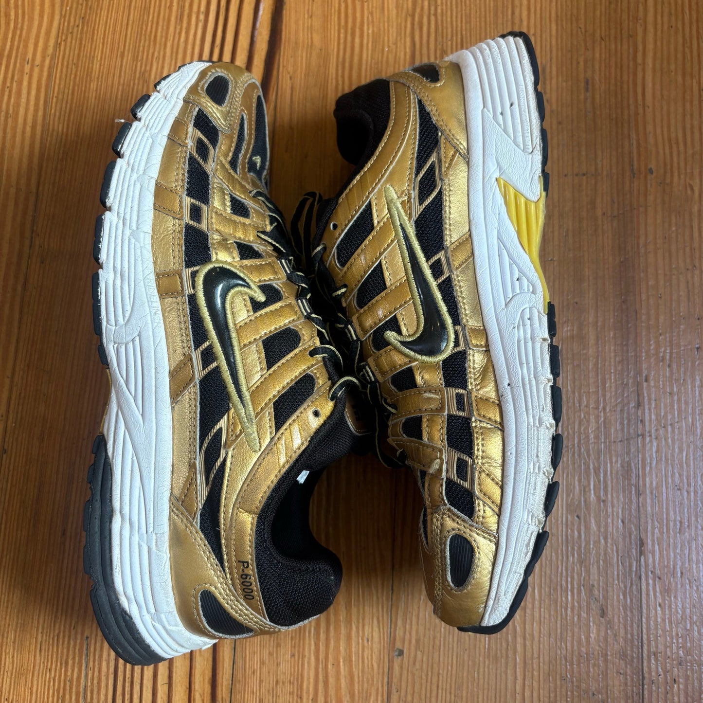 Nike P-6000 metallic gold black low top lace mens sneakers SIZE 8