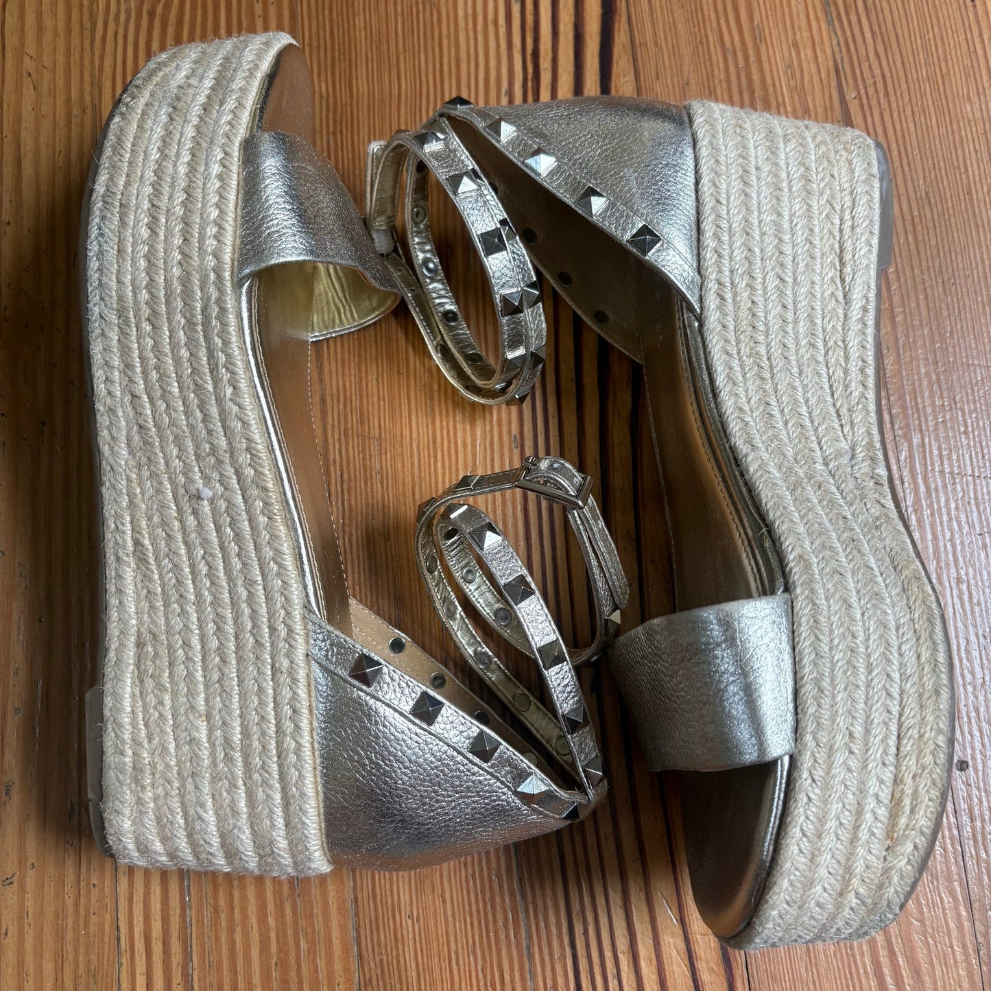Marc Fisher Jazlyn gold platform espadrille wedge studded sandal SIZE 9.5