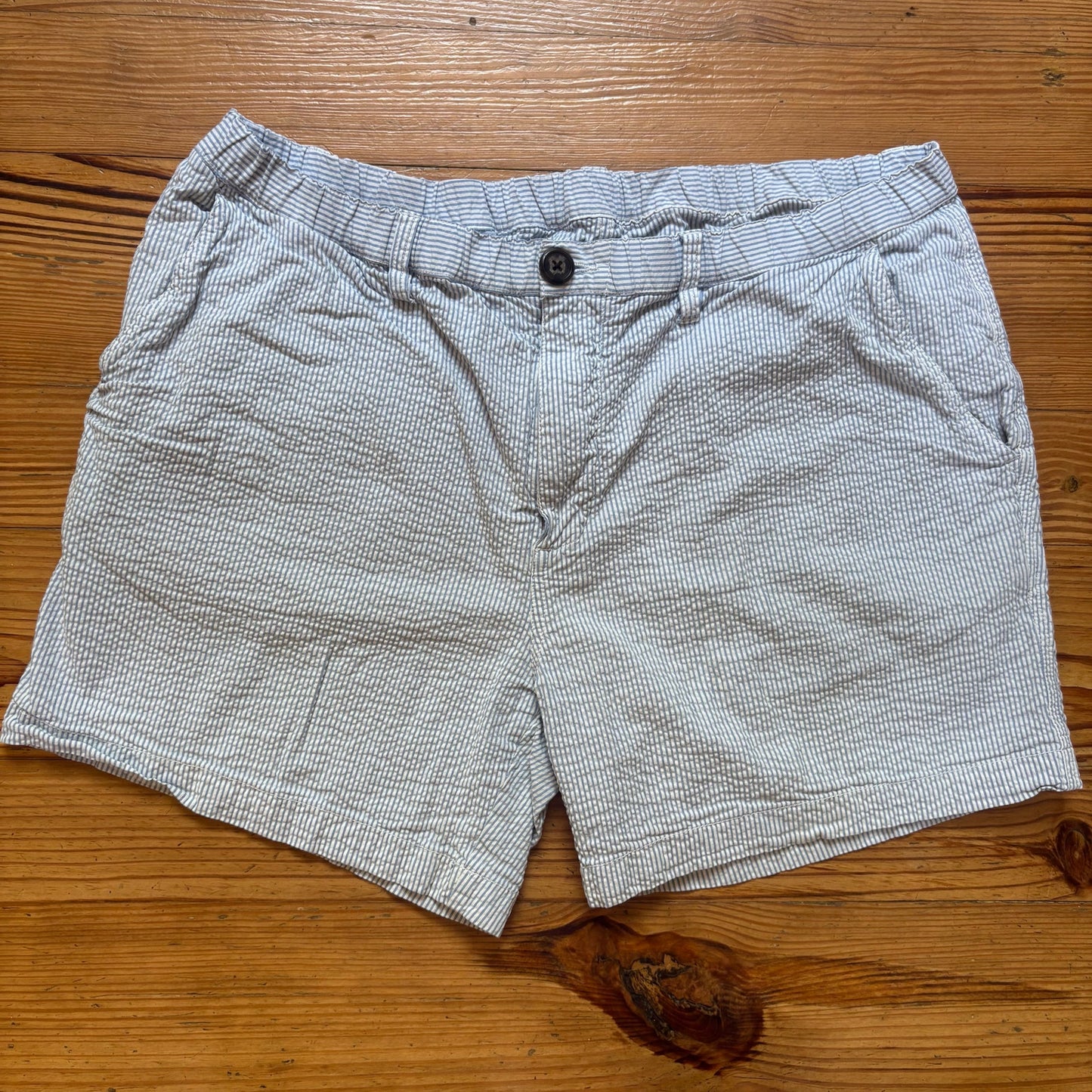 Chubbies white blue pinstripe seersucker 5" inseam mens shorts SIZE XL