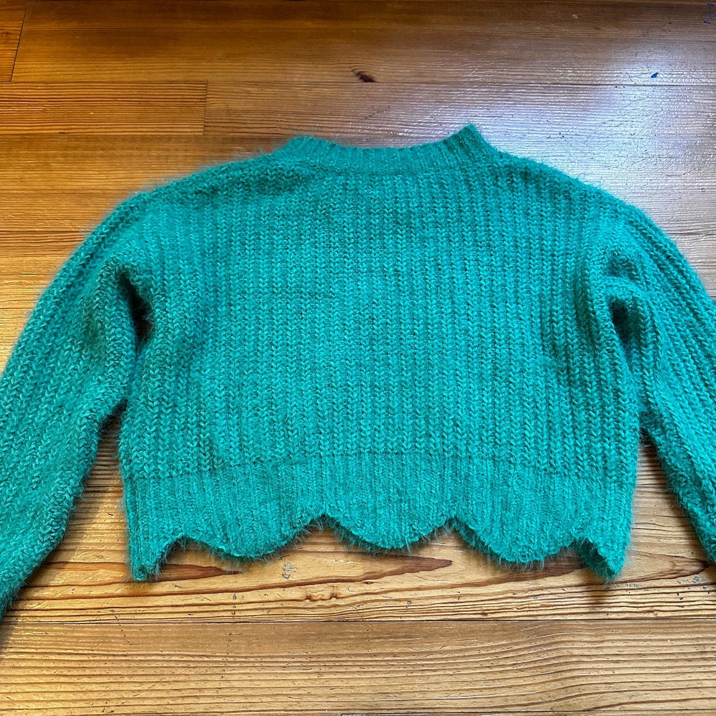 &merci green mock neck cropped scalloped hem sweater SIZE S