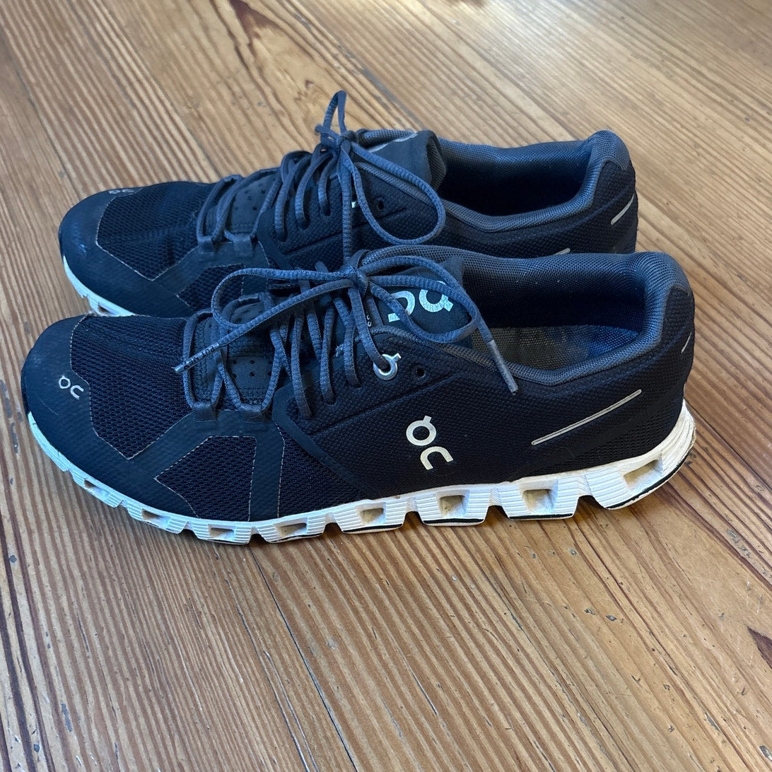 On Cloud 6 black white sole lace up women's running sneaker SIZE 9