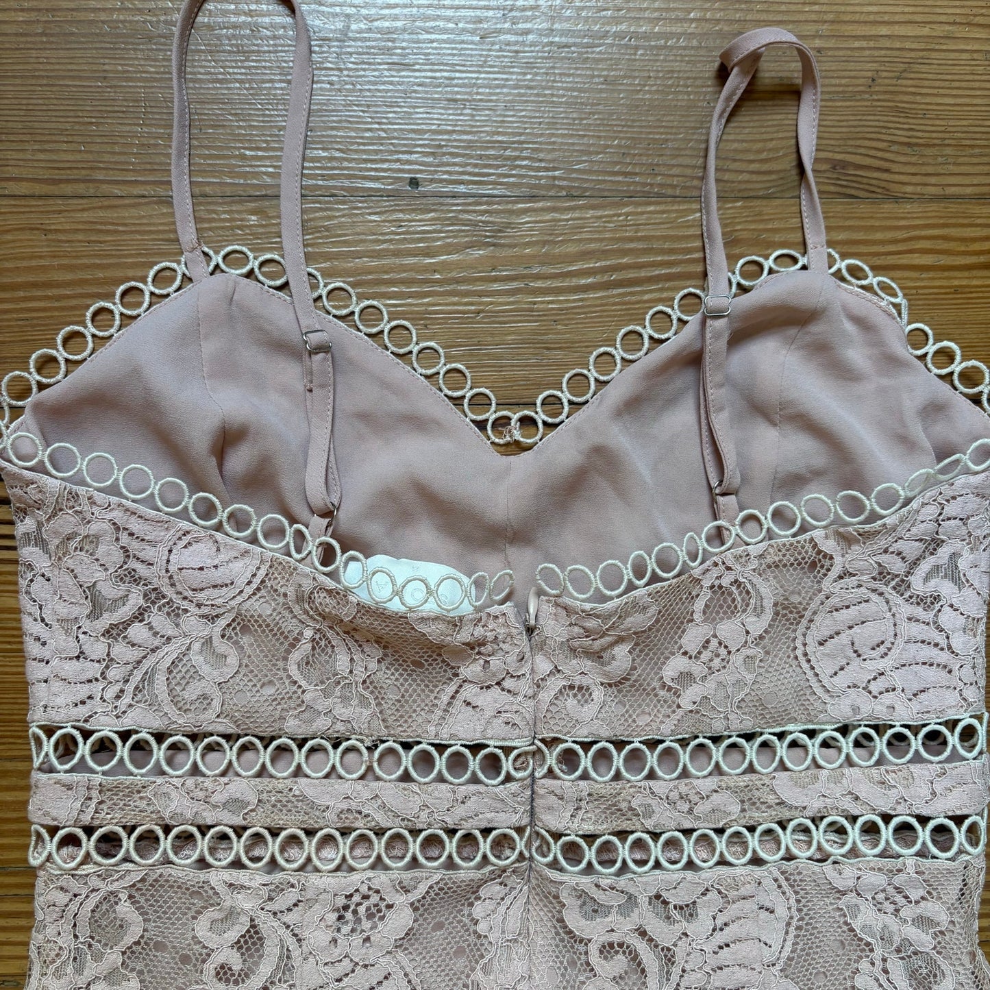 Storia light blush pink lace cutout sleeveless mini dress SIZE M