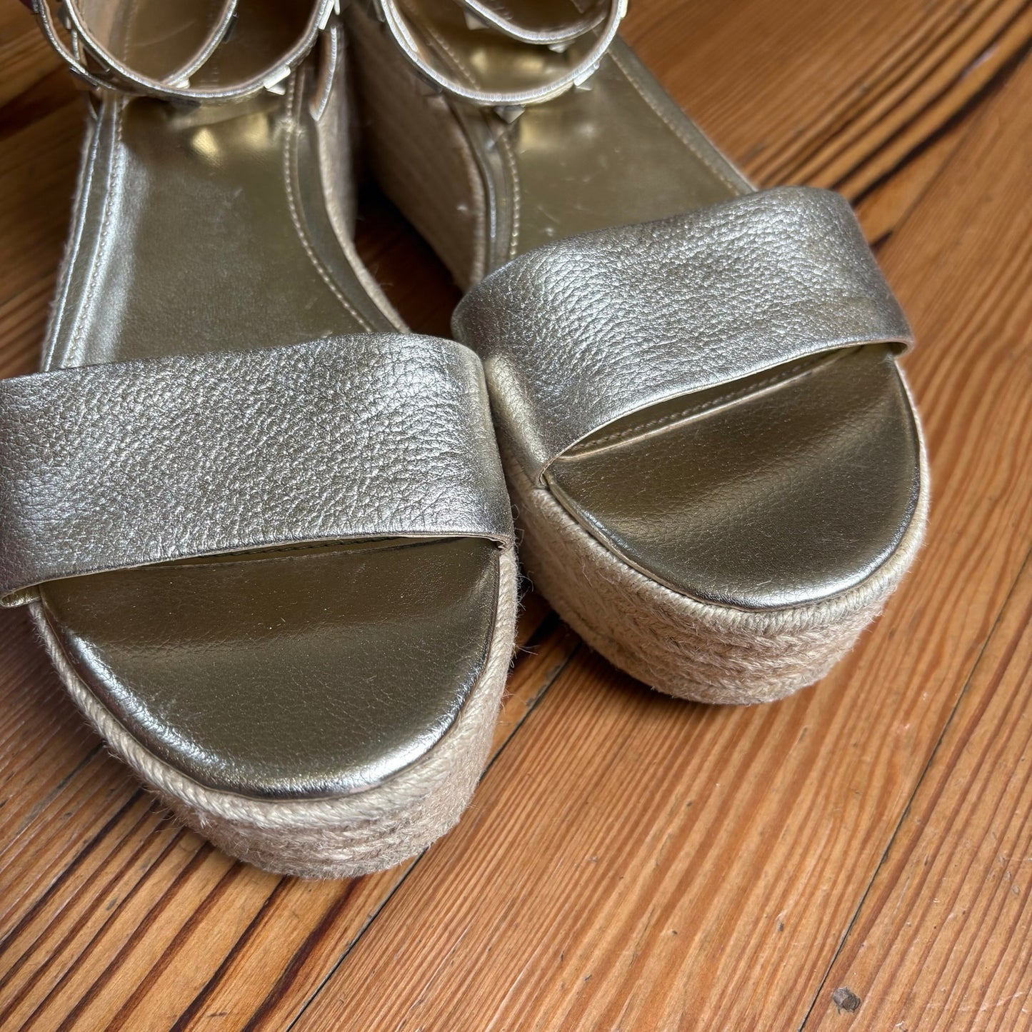 Marc Fisher Jazlyn gold platform espadrille wedge studded sandal SIZE 9.5
