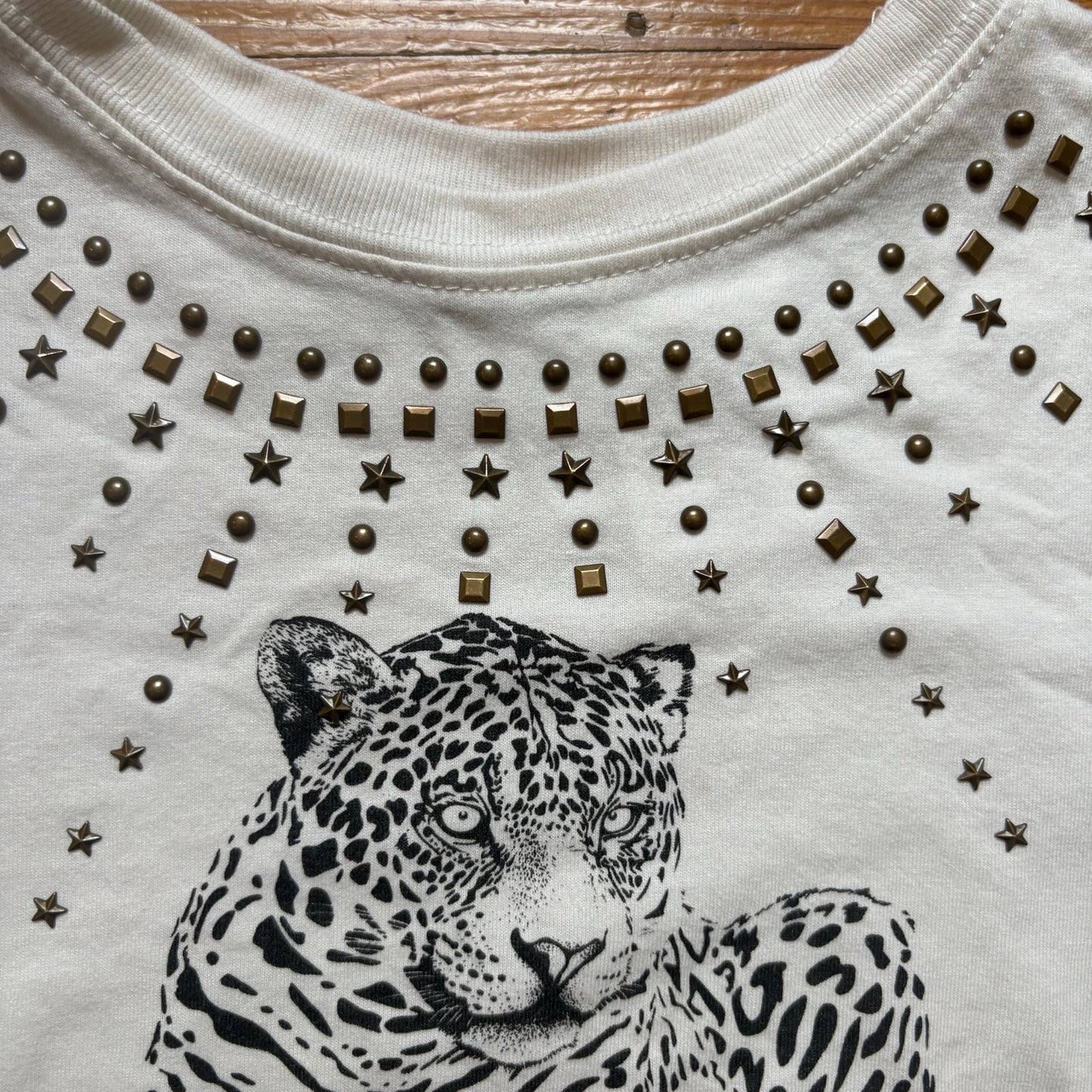 Def Leppard white studded cheetah girls short sleeve cropped shirt SIZE 6