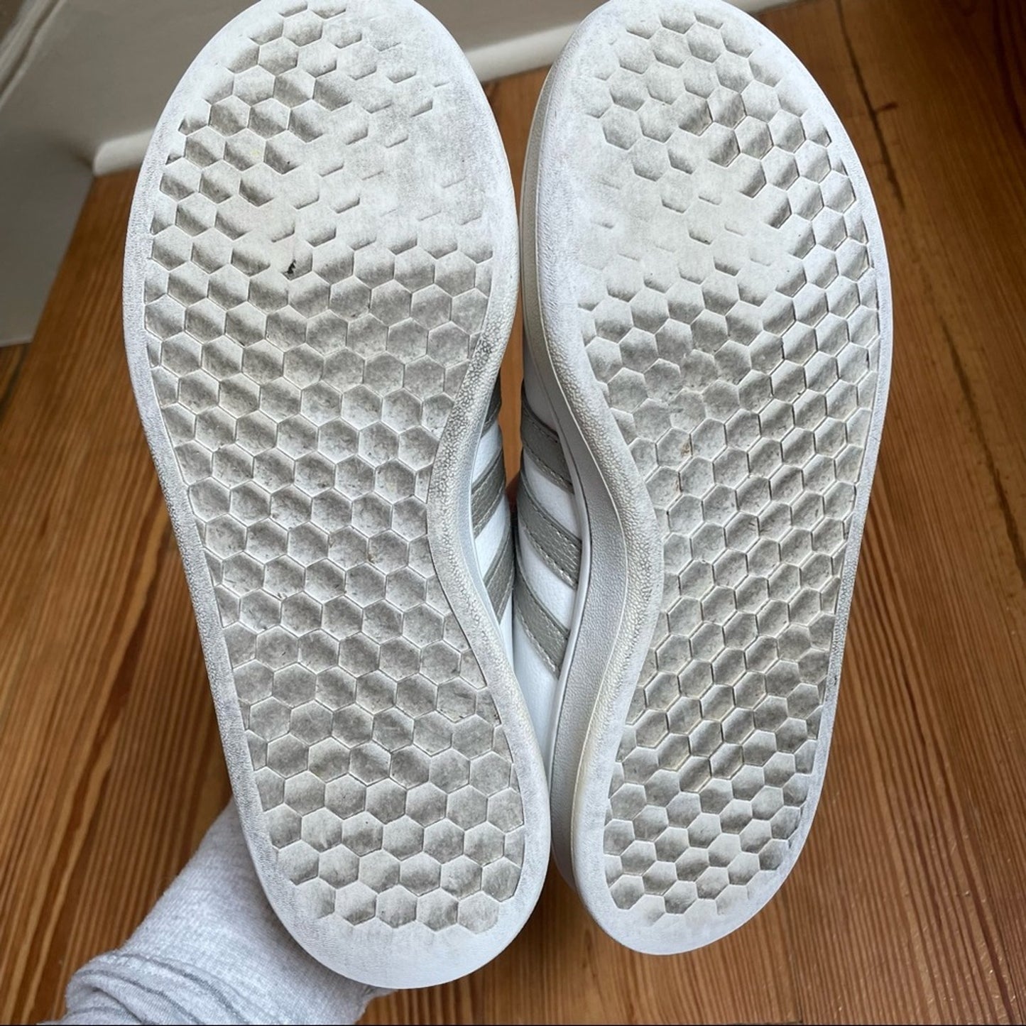 Adidas classic three stripe white silver sneaker SIZE 6