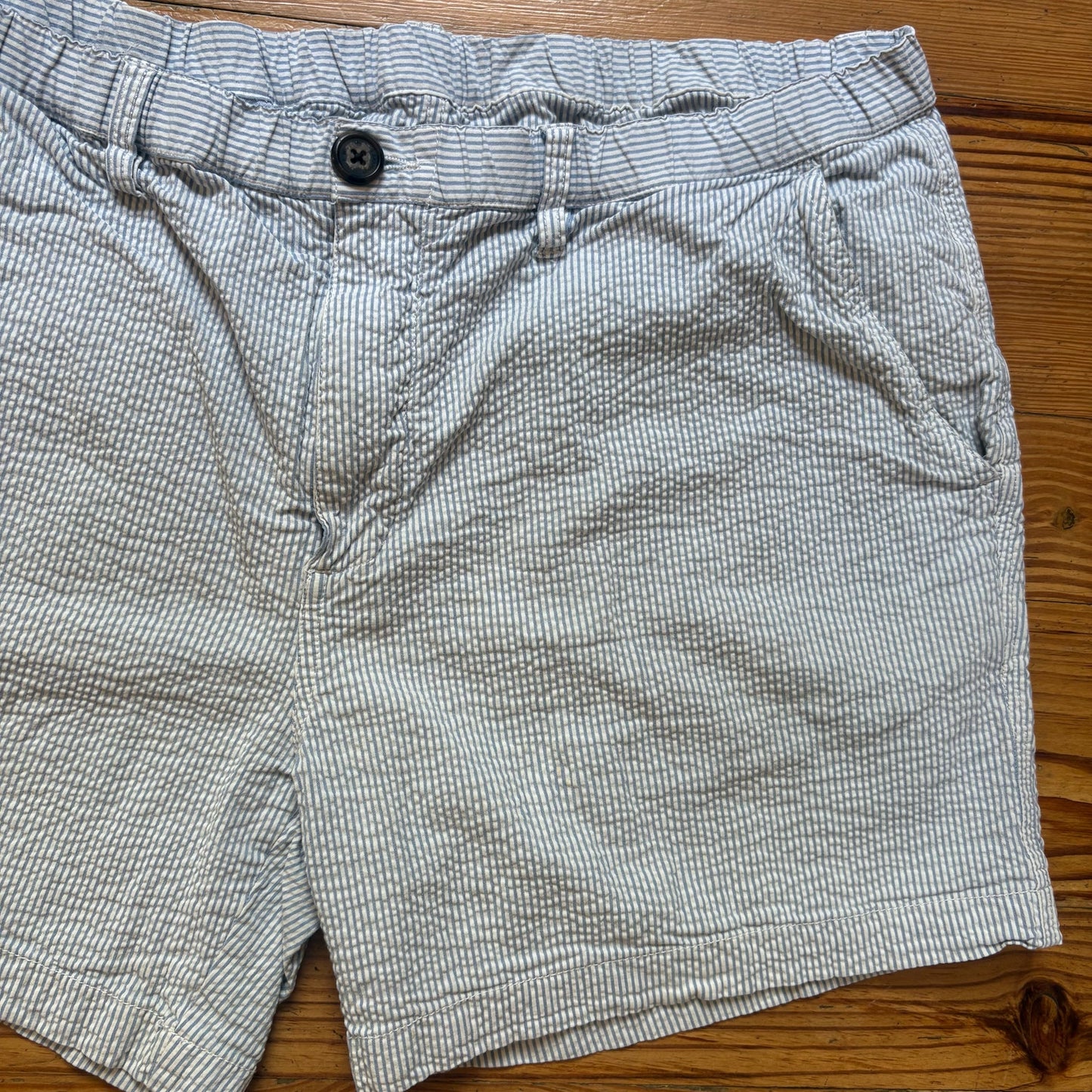 Chubbies white blue pinstripe seersucker 5" inseam mens shorts SIZE XL