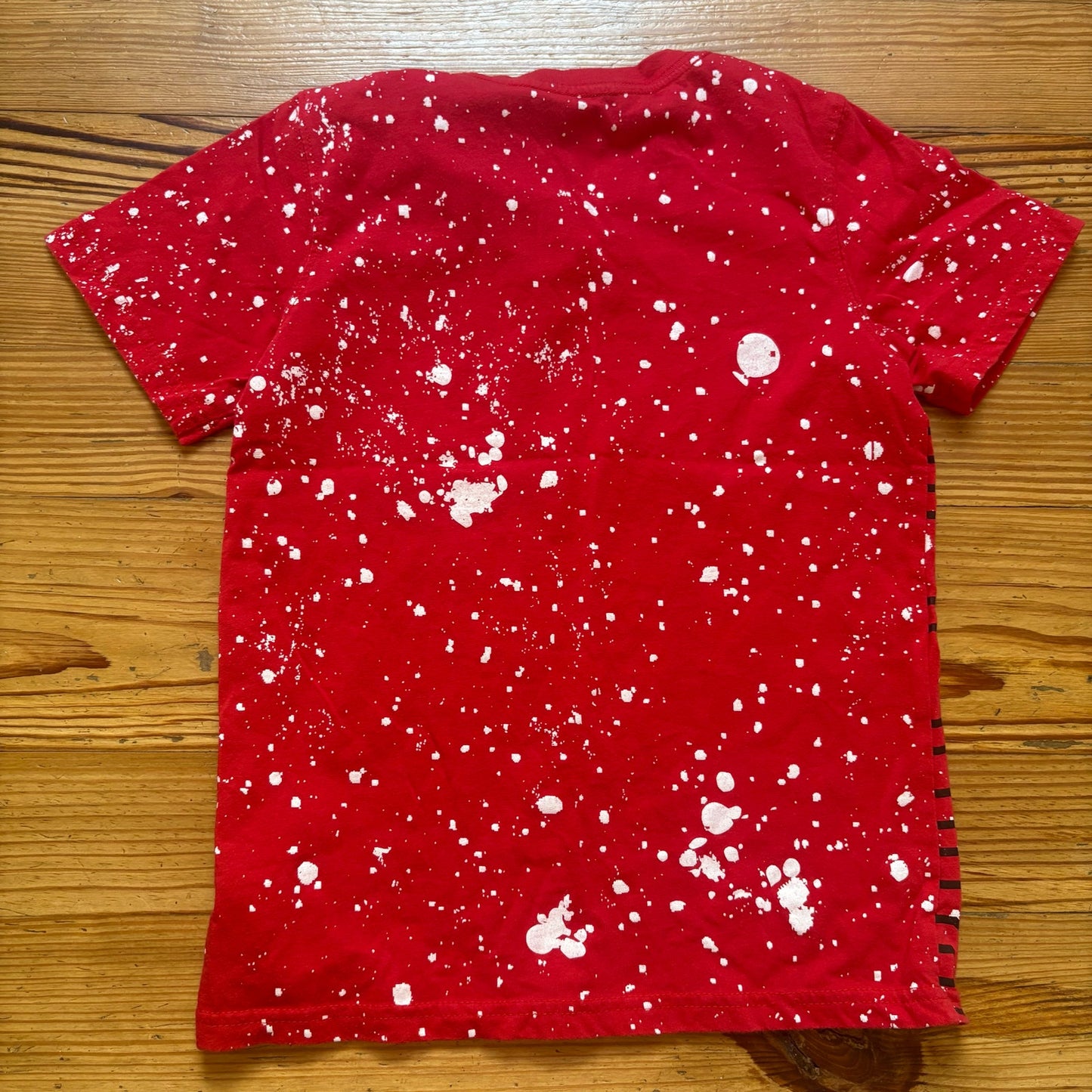 NBA Chicago Bulls red white splatter paint short sleeve boys shirt SIZE S