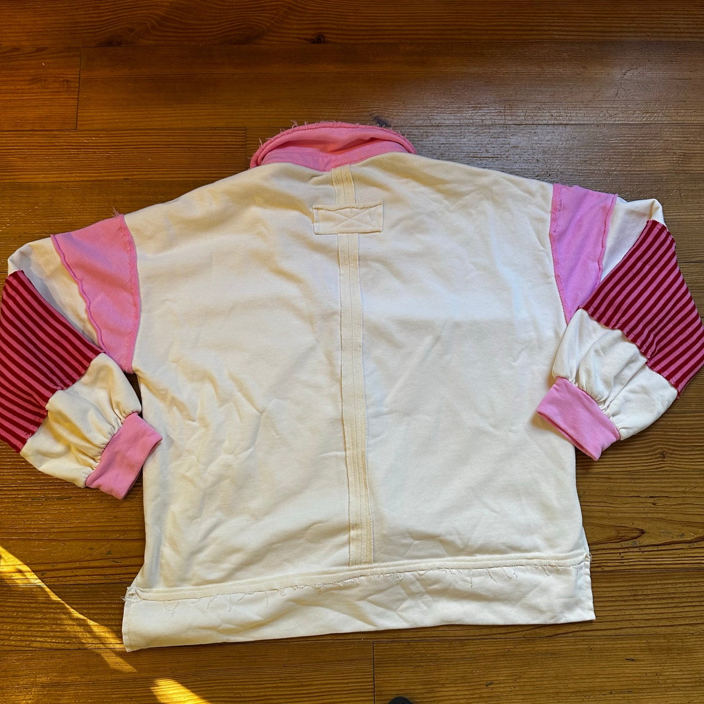 Entro white red pink oversized collar distressed cropped sweatshirt SIZE L