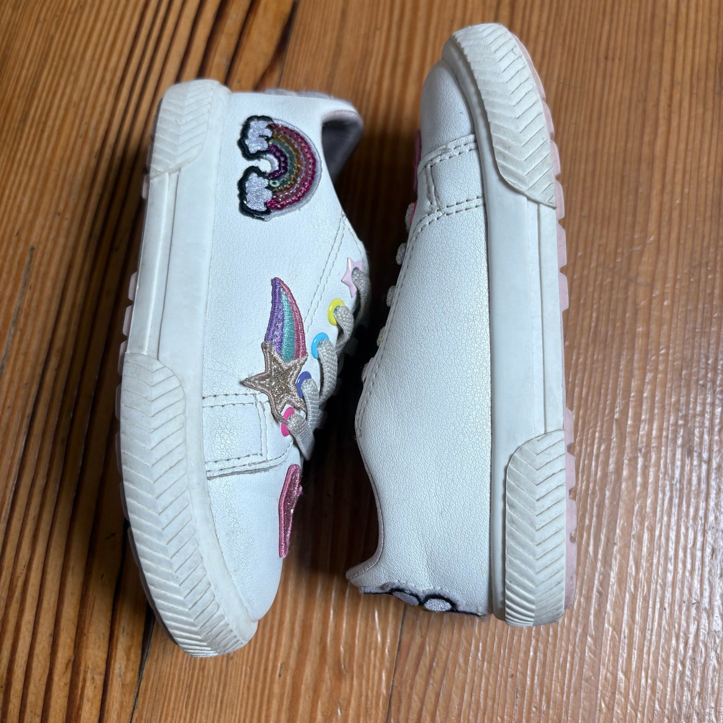 Wonder Nation white leather heart rainbow patch low top sneakers SIZE 8
