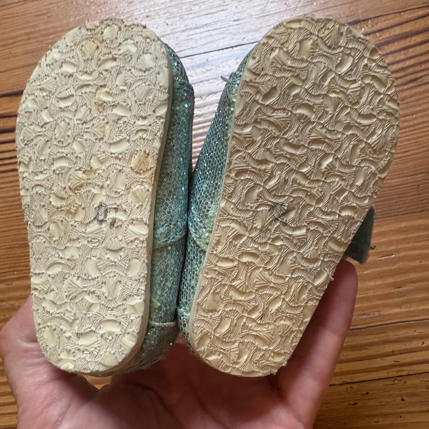TOMS classic blue glitter slip on flat baby shoes SIZE 2