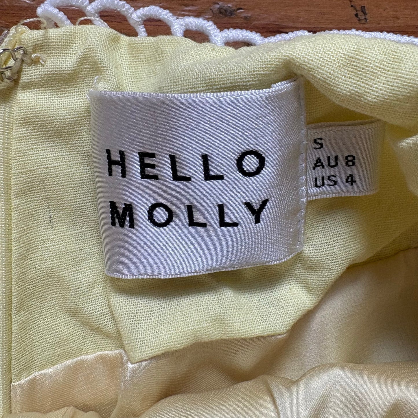 Hello Molly pastel yellow white scallop trim high rise shorts SIZE 4