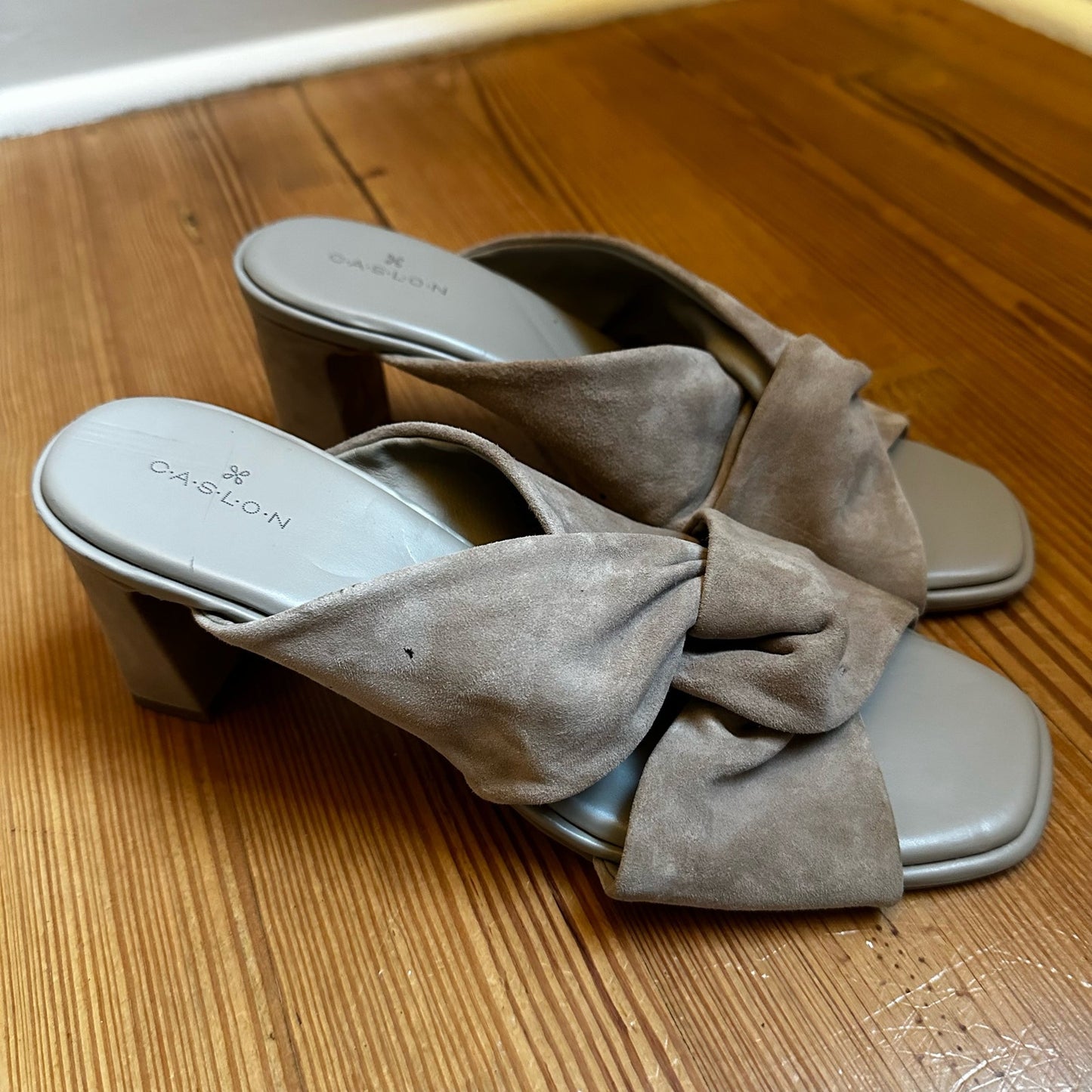 Caslon tan leather crisscross slip on heel sandals SIZE 9