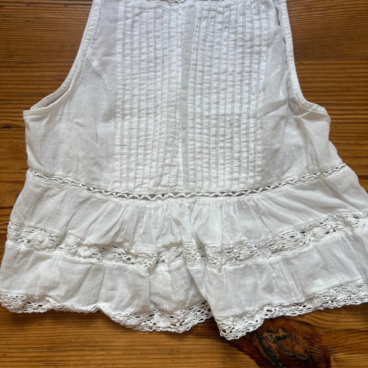 Free People white lace sleeveless cotton ruffle bottom tank SIZE XS