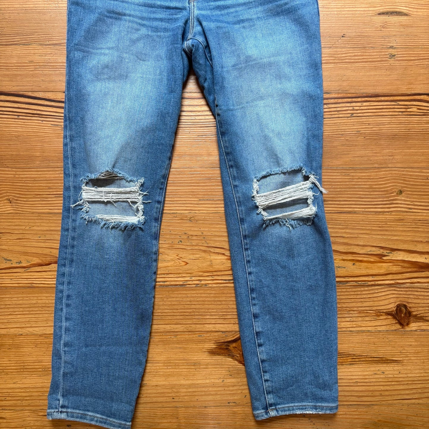 Good American Indigo high rise medium wash distressed ankle jeans SIZE 8