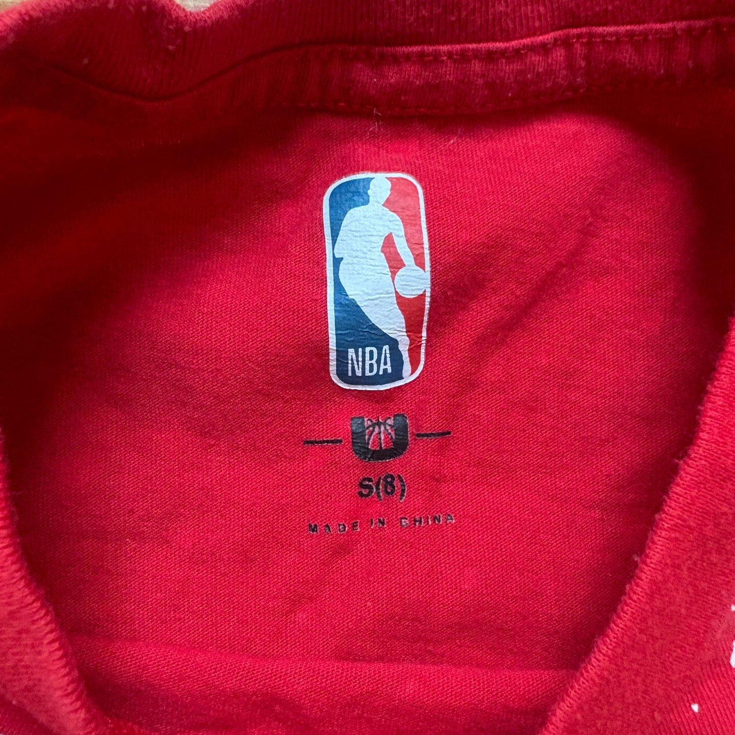 NBA Chicago Bulls red white splatter paint short sleeve boys shirt SIZE S
