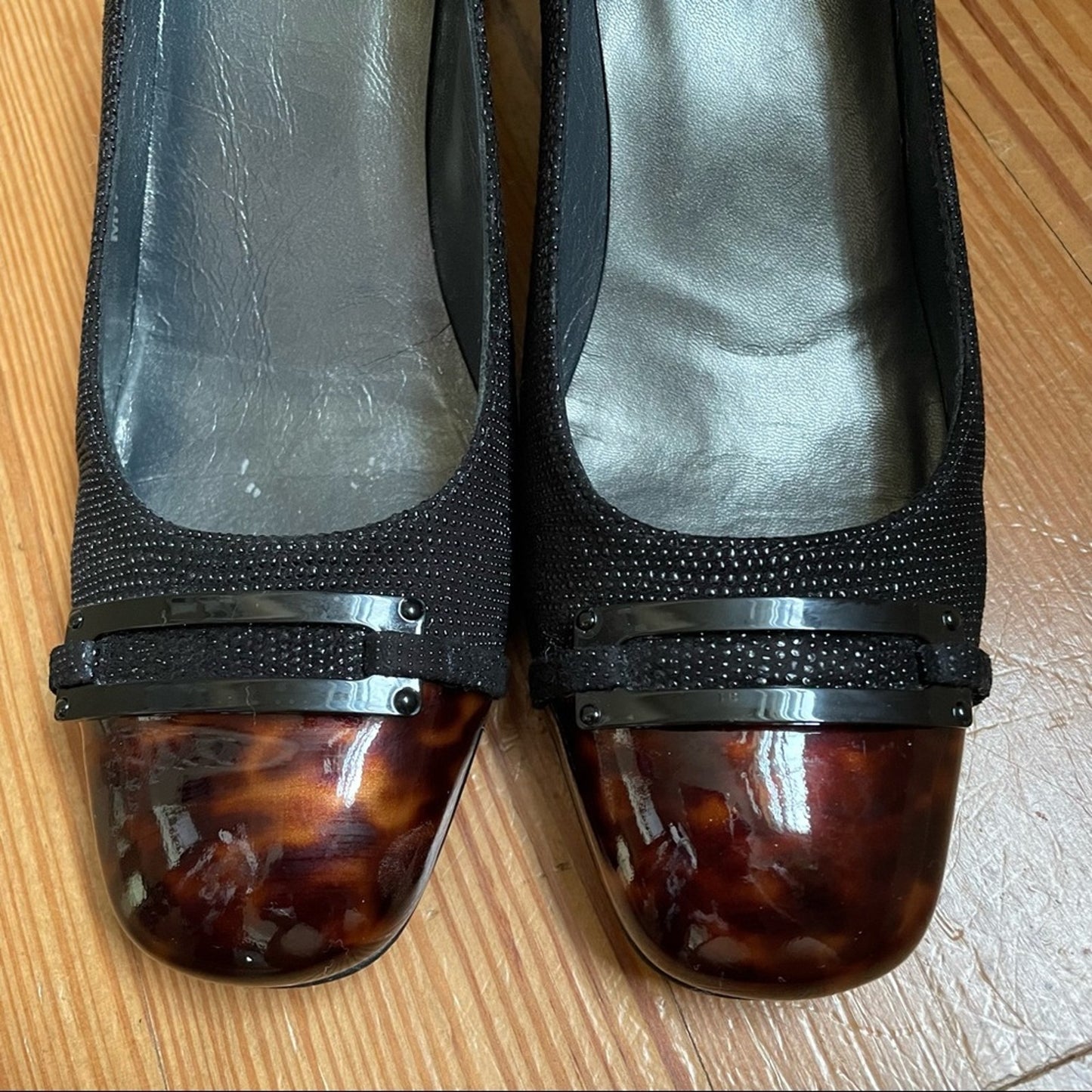 Stuart Weitzman black textured tortoise shell tip pump SIZE 7M