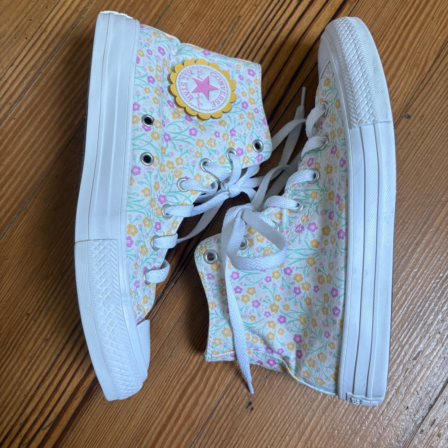 Converse All Star Chuck Taylor white floral high top lace up sneakers SIZE 5
