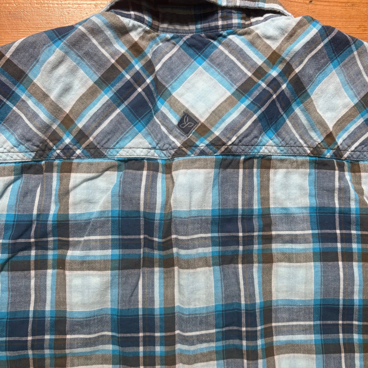 prAna blue white checkered short sleeve slim fit mens shirt SIZE XL