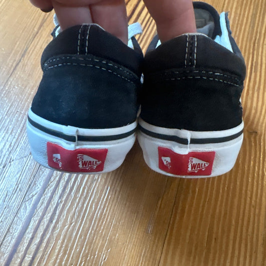 VANS Old Skool black suede low top classic youth sneakers SIZE 12