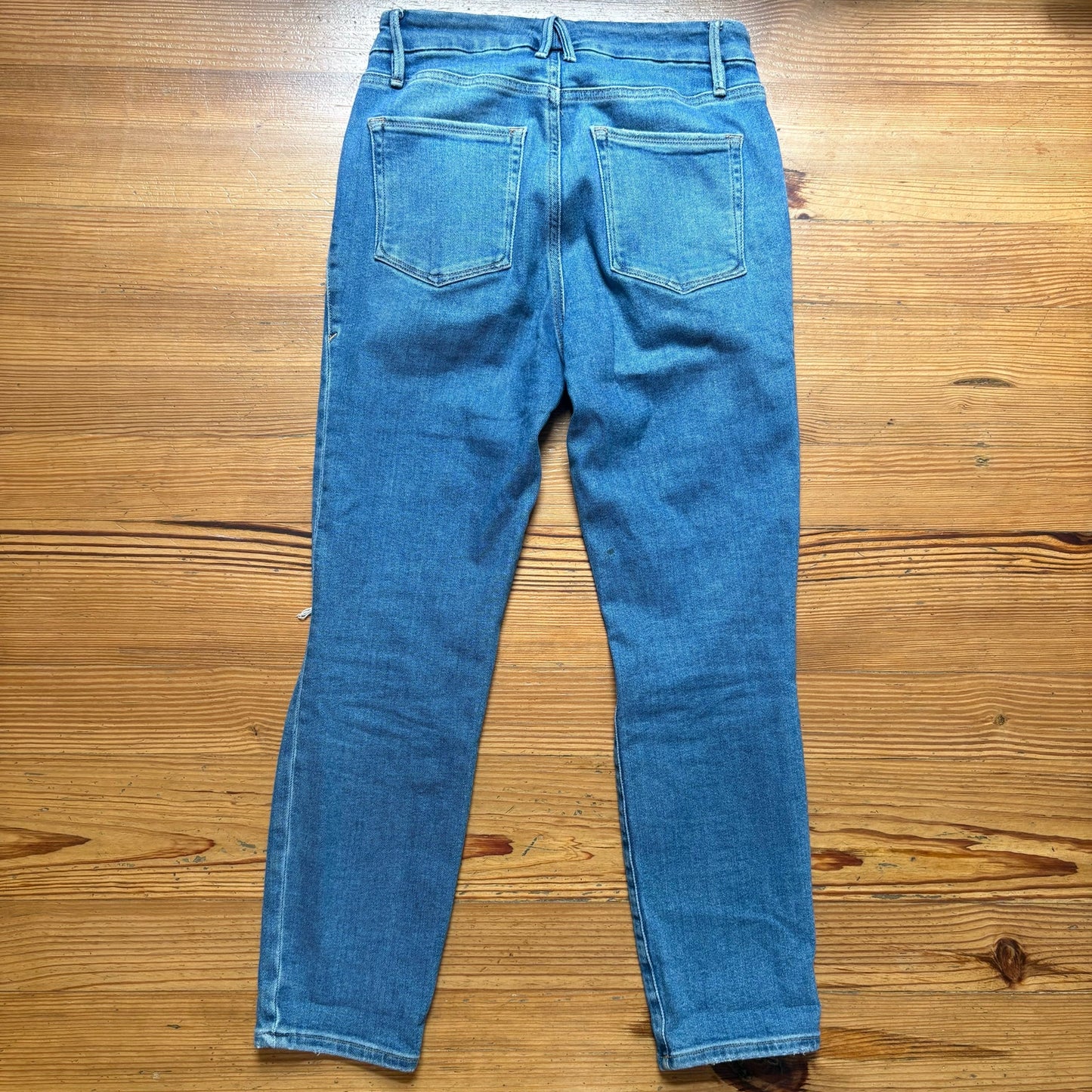 Good American Indigo high rise medium wash distressed ankle jeans SIZE 8