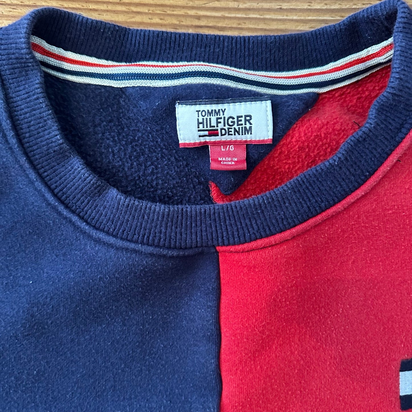 Tommy Hilfiger blue red color blocked crew sweatshirt SIZE L