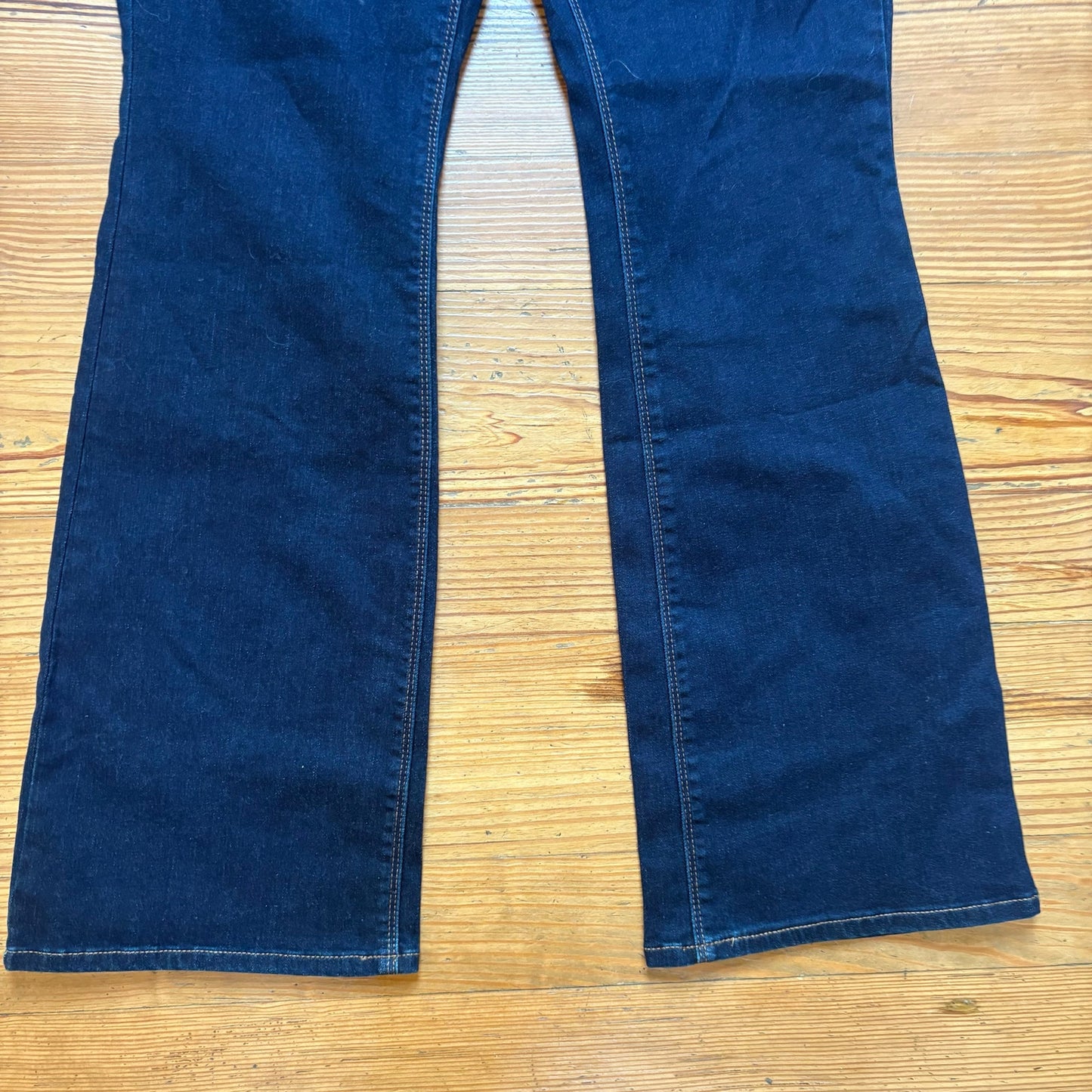 NWT White House Black Market dark wash mid rise skinny flare SIZE 10S