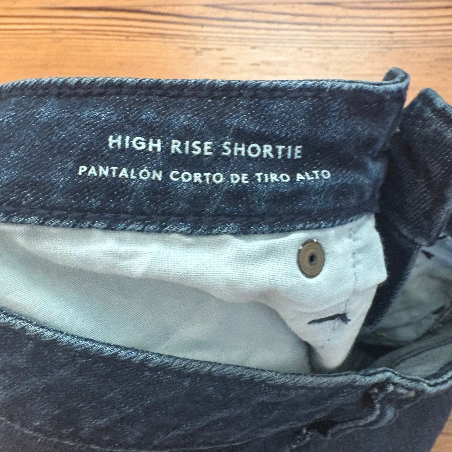 NWT Universal Thread high rise shortie dark wash cutoff jean shorts SIZE 4
