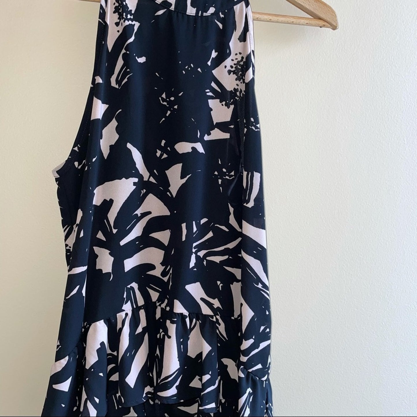 Eight Sixty ruffle crop halter SIZE S
