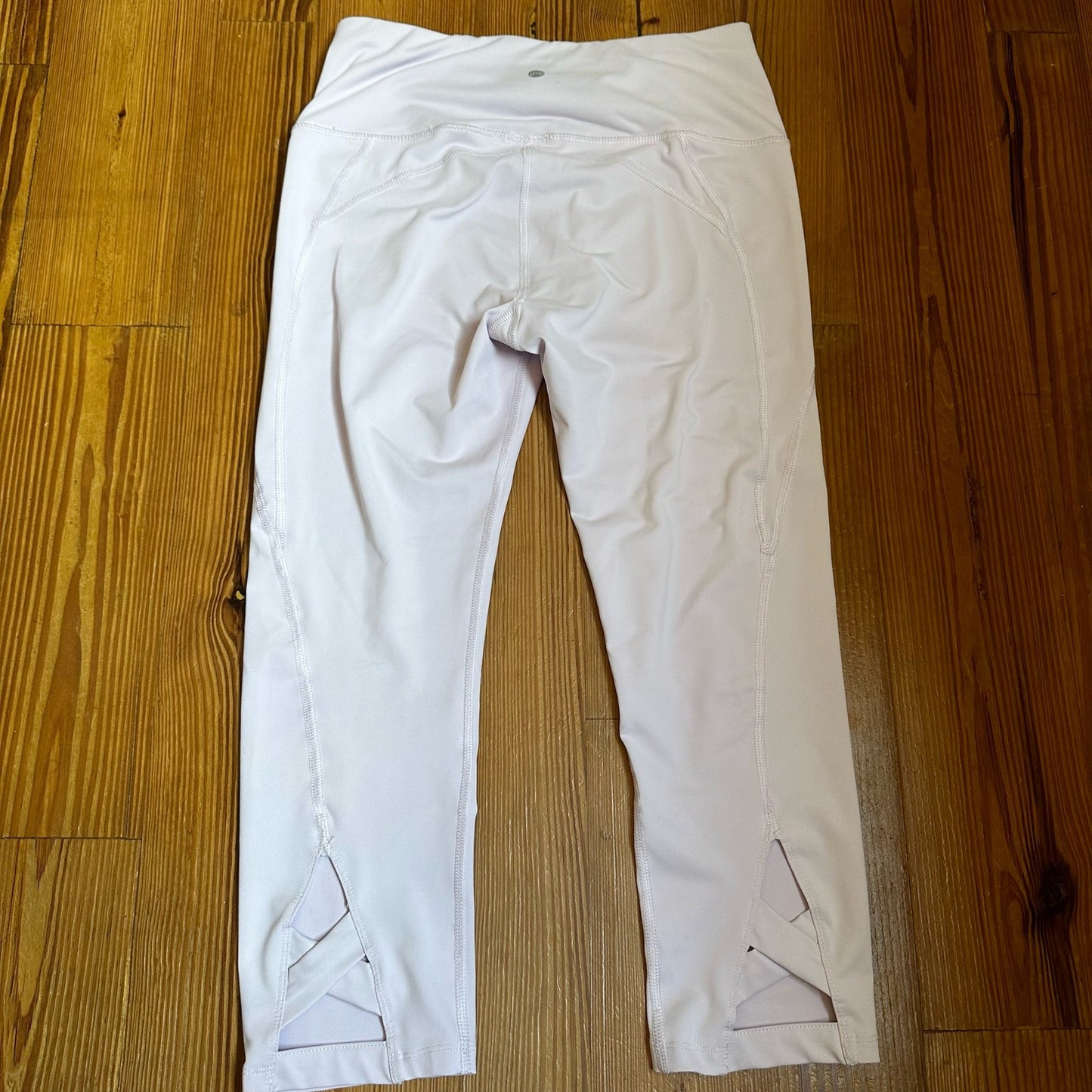 Apana light purple cropped criss cross calk leggings SIZE M