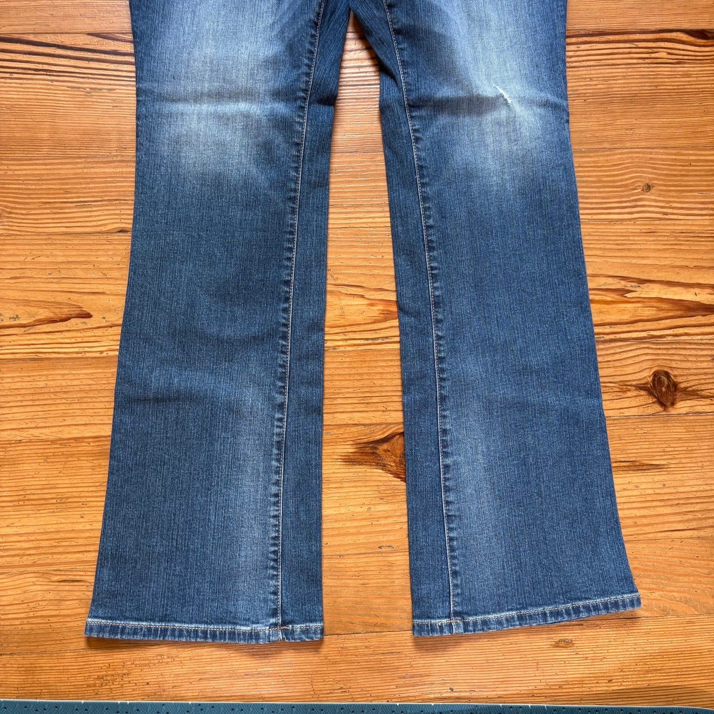 NWT Torrid medium distressed wash mid rise slim boot jeans SIZE 14