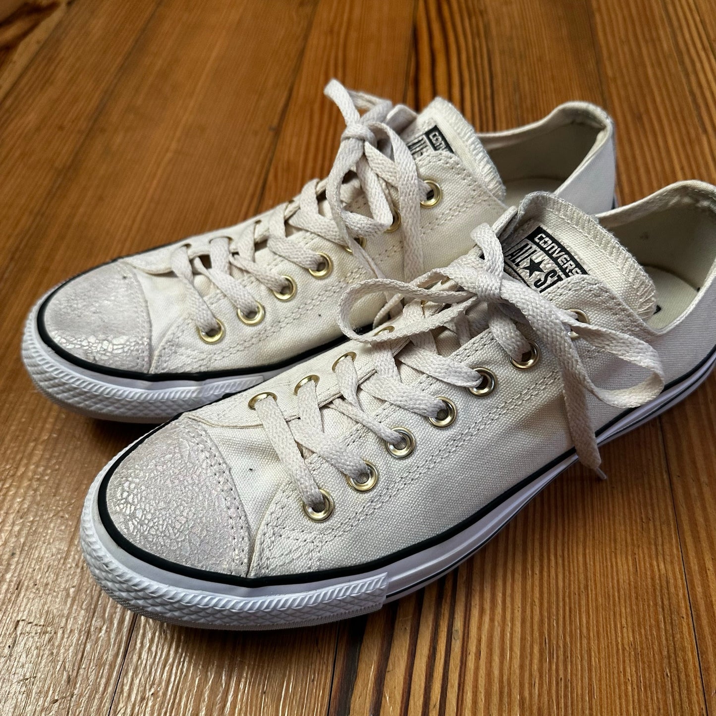Converse All Star cream metallic toe low top sneakers SIZE 11