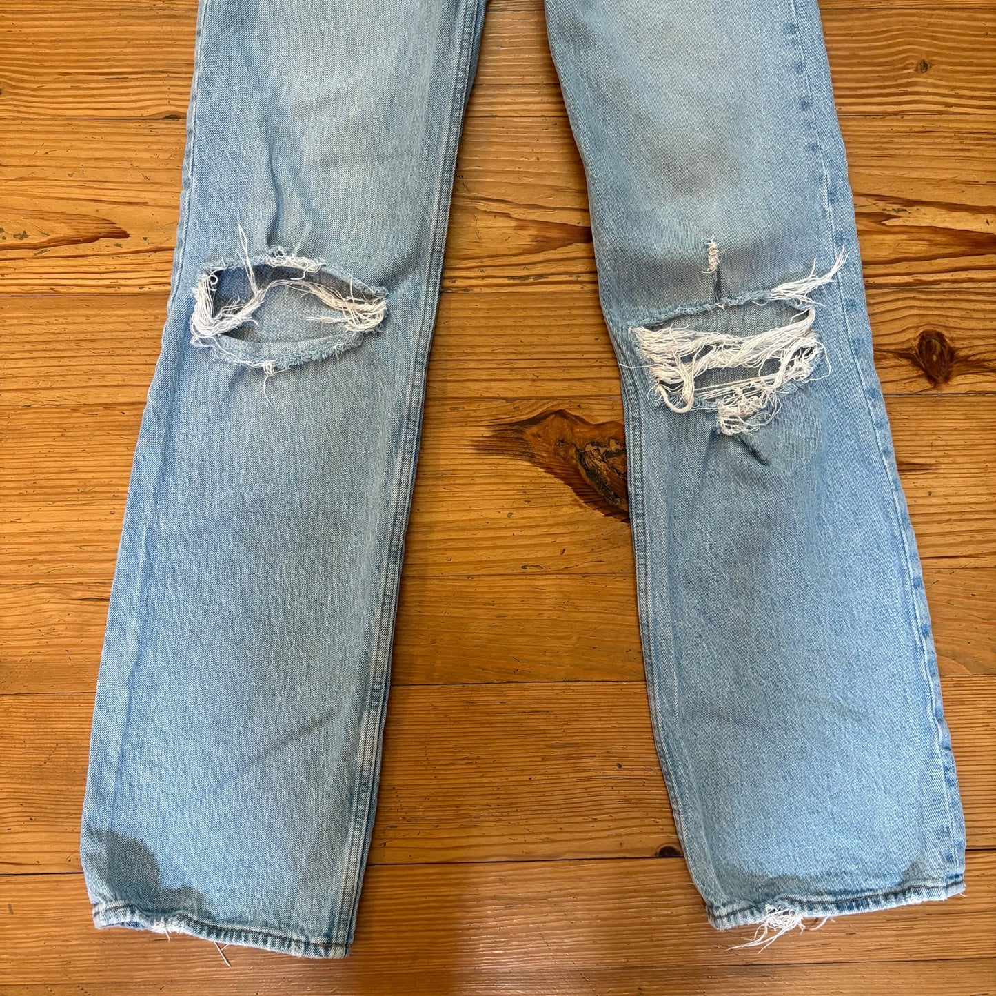 Abercrombie & Fitch light wash distressed 90s relaxed high rise jeans SIZE 00