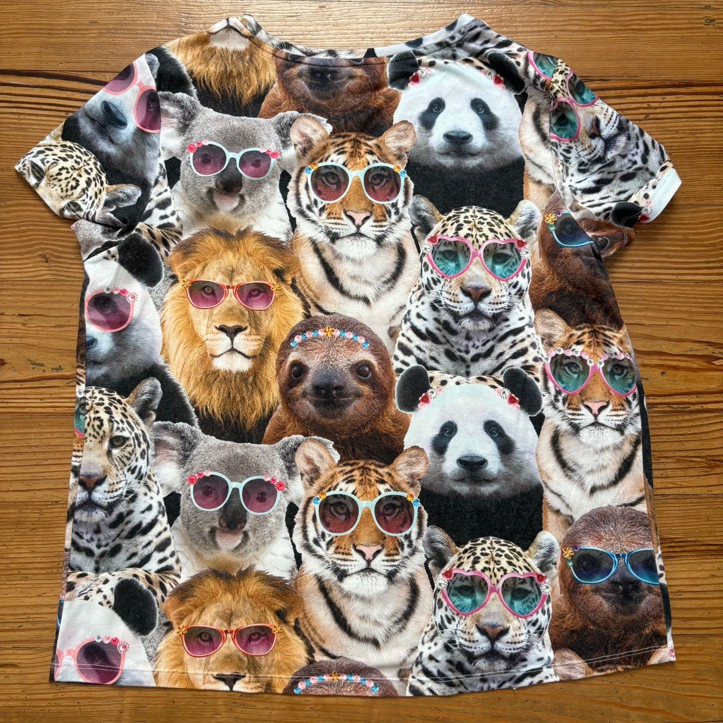 Secret Treasures animal sunglasses graphic short sleeve shirt SIZE M