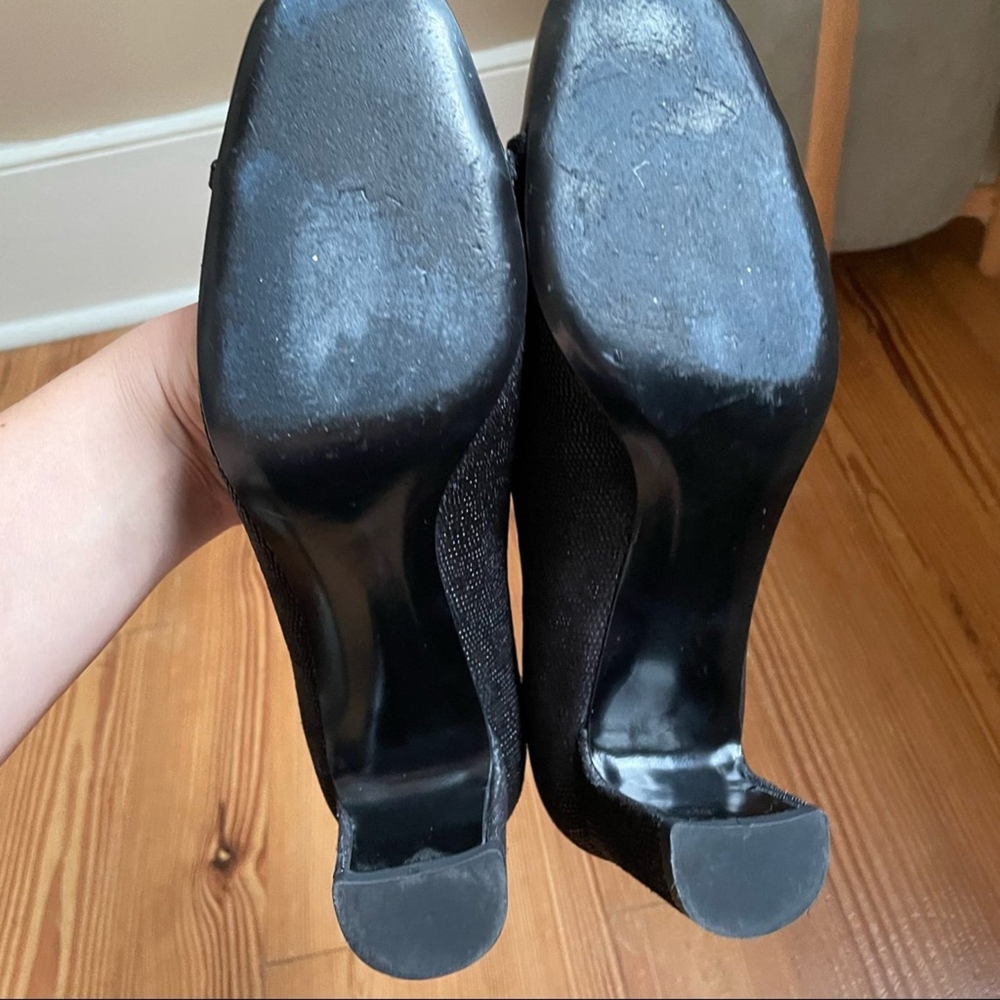 Stuart Weitzman black textured tortoise shell tip pump SIZE 7M