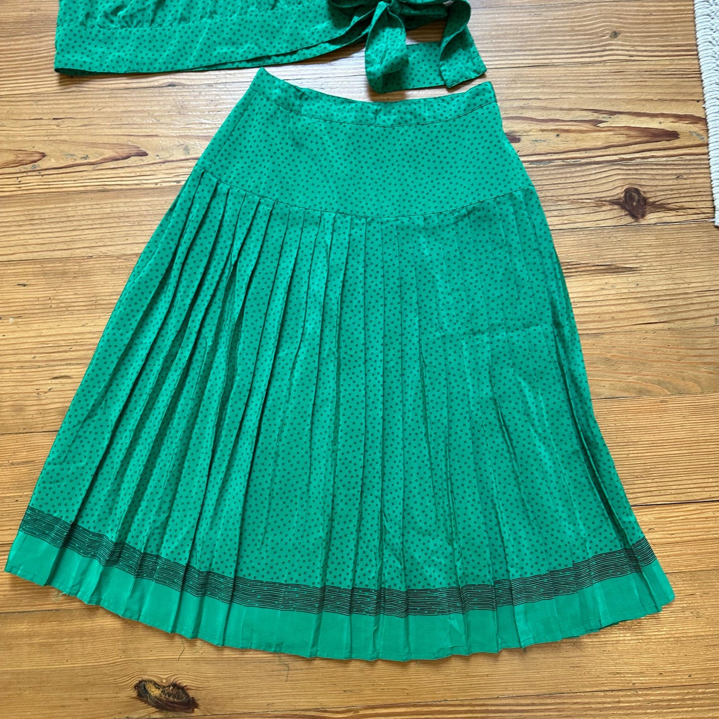 Petites for Maggy vtg green bubble sleeve shirt midi pleated skirt set SIZE 6