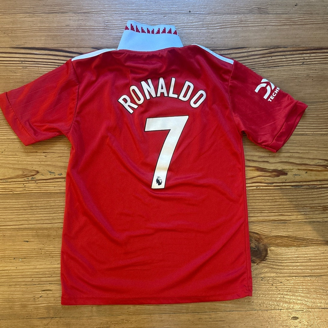 Adidas red white Manchester United Ronaldo home replica boys jersey SIZE 16